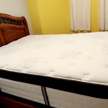 Lovely Comfy Home Private Bath In Central YYC Esterno foto