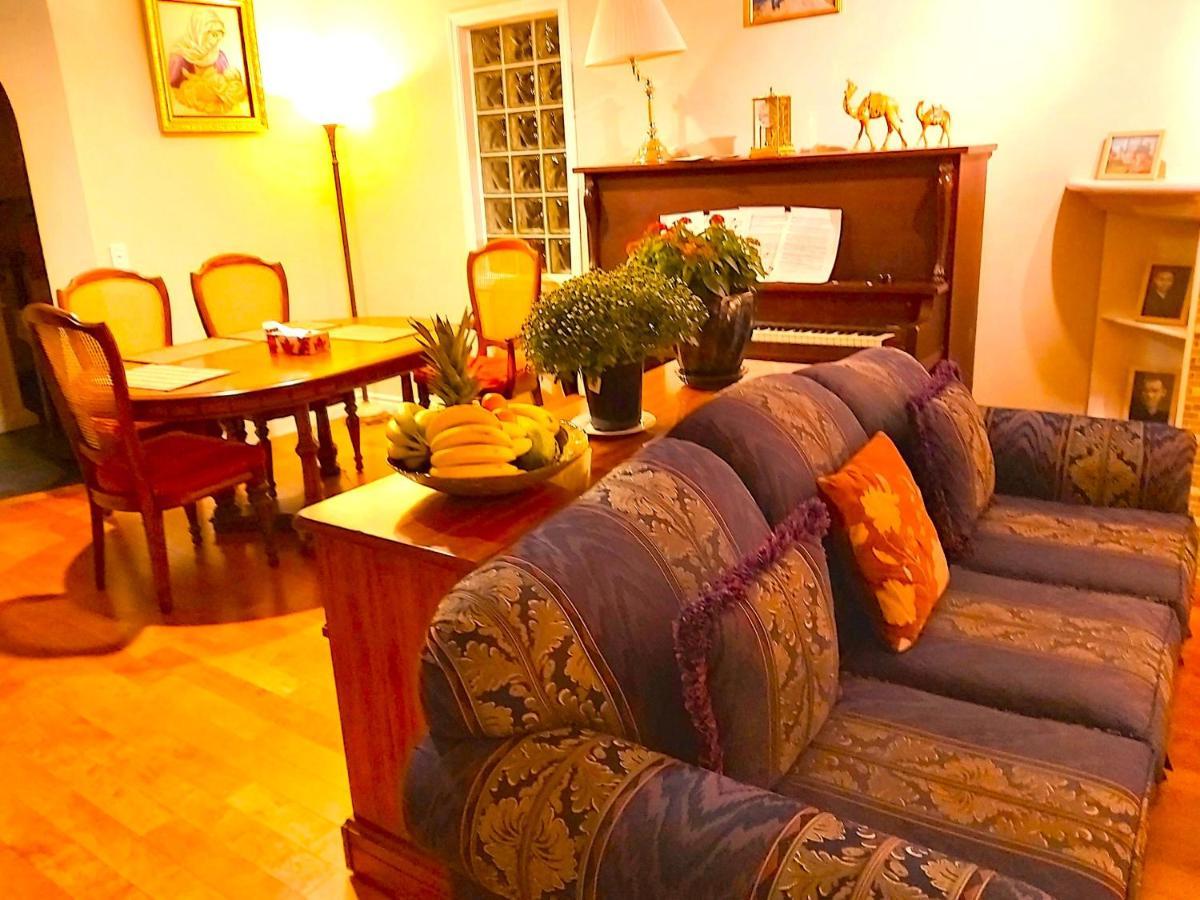Lovely Comfy Home Private Bath In Central YYC Esterno foto