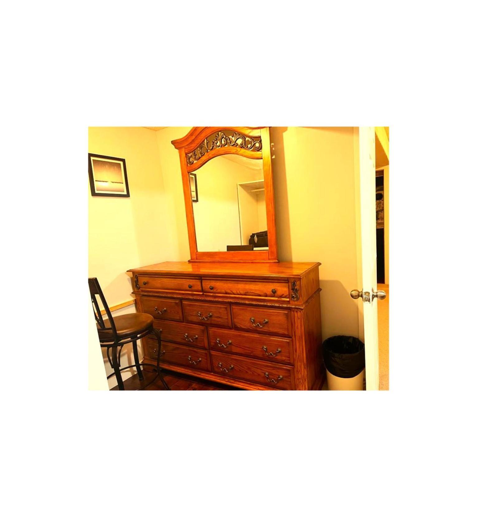 Lovely Comfy Home Private Bath In Central YYC Esterno foto