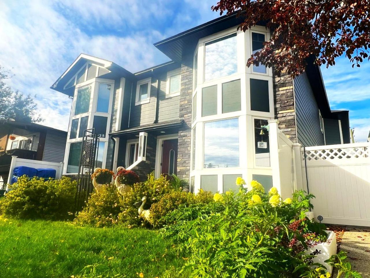 Lovely Comfy Home Private Bath In Central YYC Esterno foto